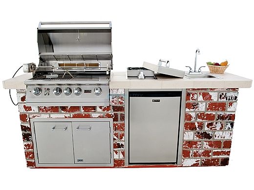 Lion Premium Grill Islands Premium Q with Rock or Brick Propane | 90112LP