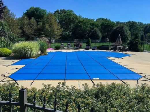 Merlin 10-Year Solid Safety Cover with Drain Panel | Rectangle 20' x 40' | 1' or 2' Offset 4' x 8' Left Side Step | Blue | 21W-X-BU